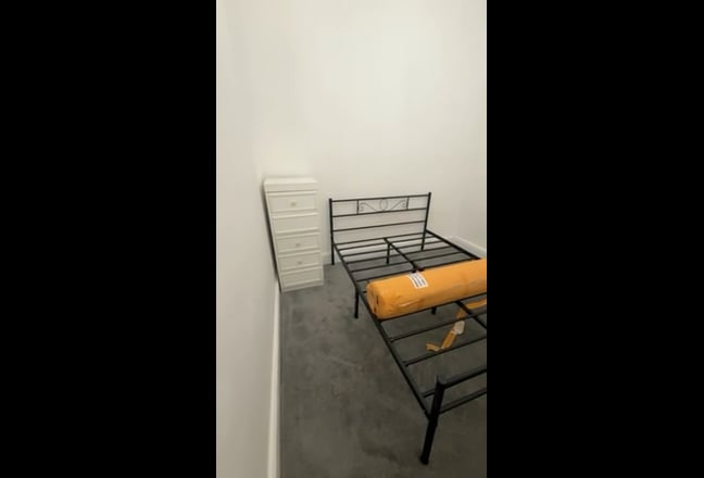 Spacious Furnished Double room Main Photo