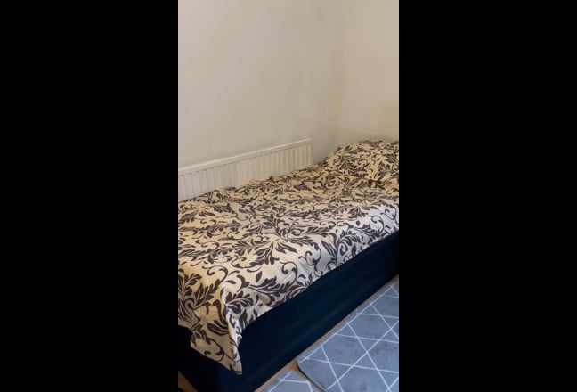 Spacious Room Available in Stratford E15 Main Photo
