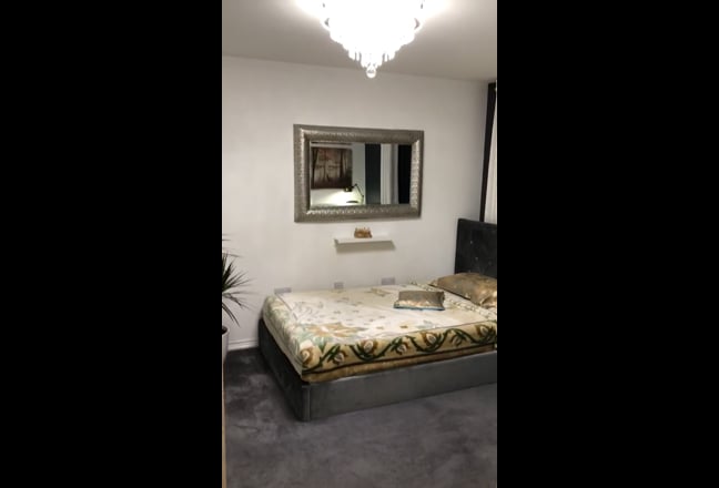 Stunning High Spec En-Suite* Gym* Court* Near Gchq Main Photo