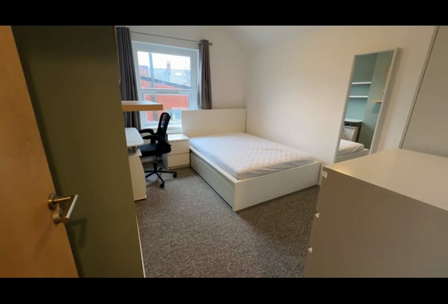 New refurbishment - available until 30th June Main Photo