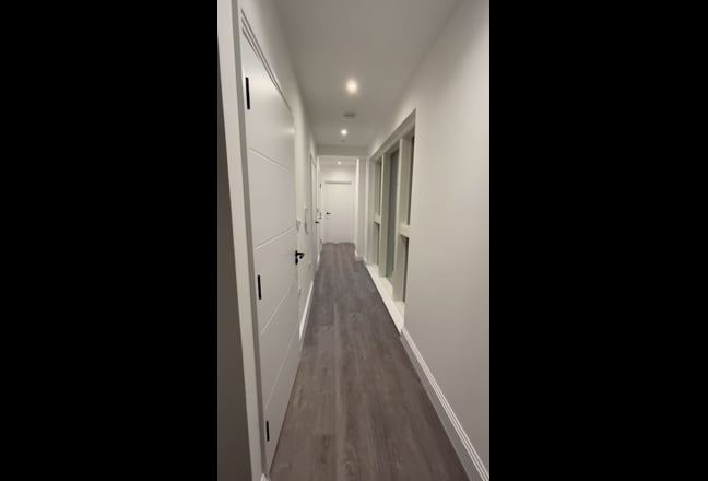 Room in Modern Flat Main Photo