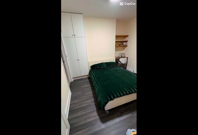 Central en-suite double room available Main Photo