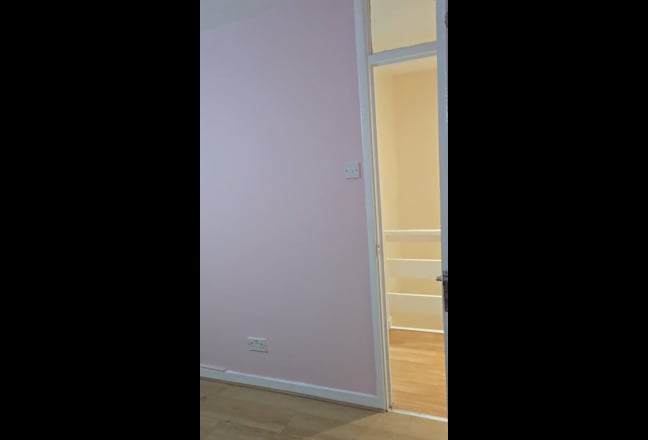 Double room available in a very tidy house.  Main Photo