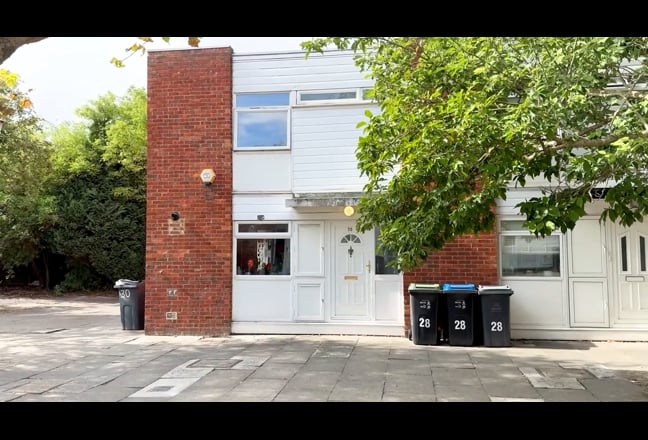 Double room 15 min to London Bridge (1 train st.) Main Photo