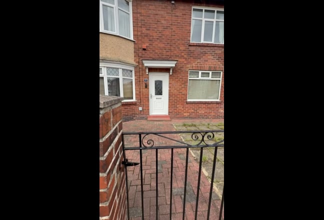 Bright Double Room in Refurbished Flat | All Bills Main Photo