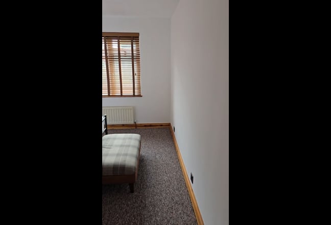 Spacious Double Room - No Deposit Required  Main Photo