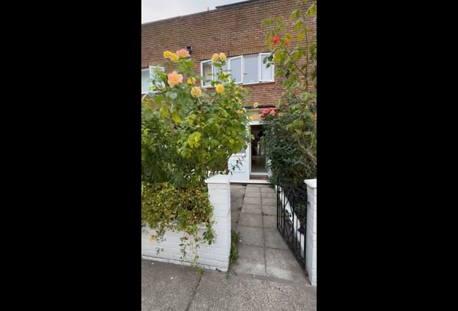 Short-Let - furnished 2 Bed house & office  Main Photo