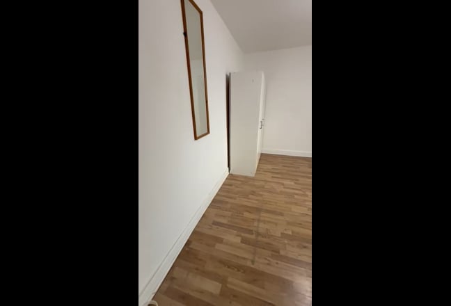 🏡 Spacious Studio Flat... Main Photo