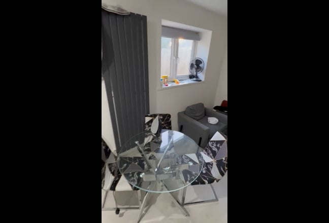 Studio flat in sharing with 1 professional  Main Photo