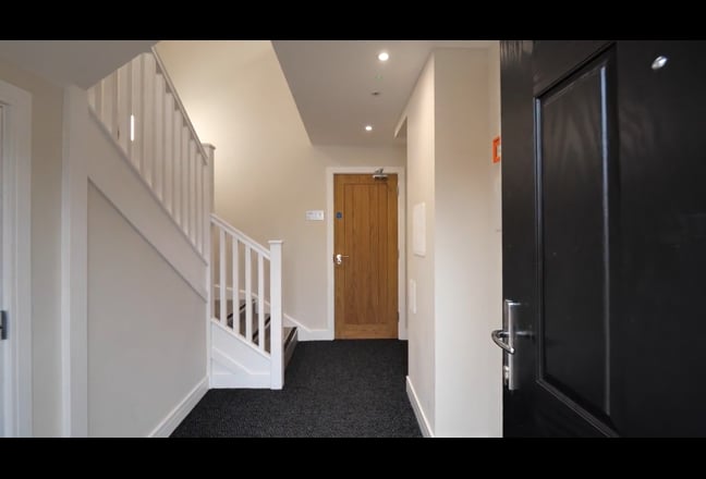 New Stylish Studio and Ensuite Rooms Main Photo