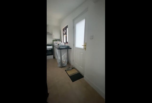 Studio Flat w/ Ensuite IG4 Redbridge - Female preferred Main Photo