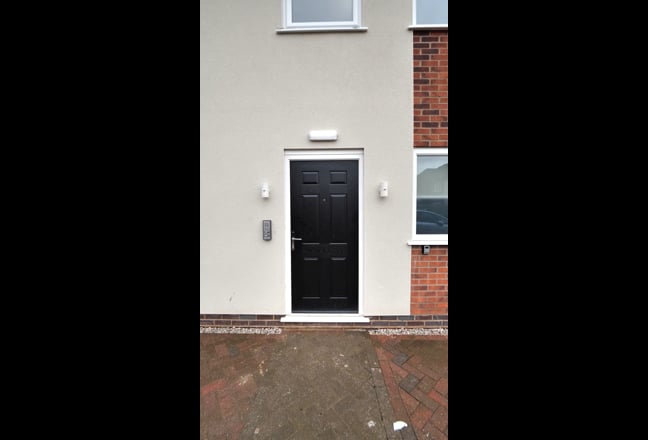 New Stylish Studio and Ensuite Rooms Main Photo