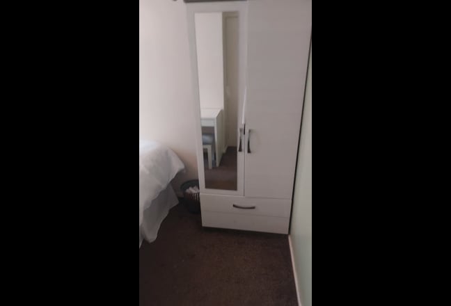 A nicely decorated room  Main Photo