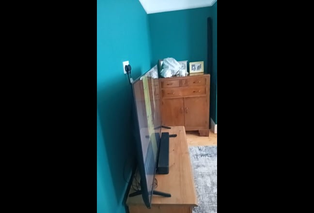 1 small double bedroom furnished st george  Main Photo