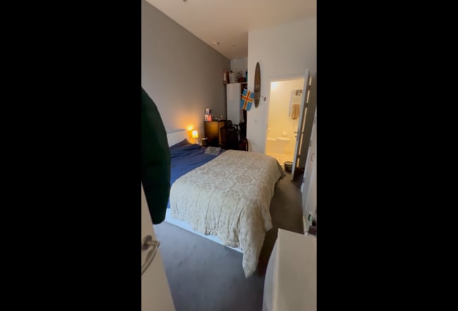 Large Double Ensuite Room - East Village  Main Photo