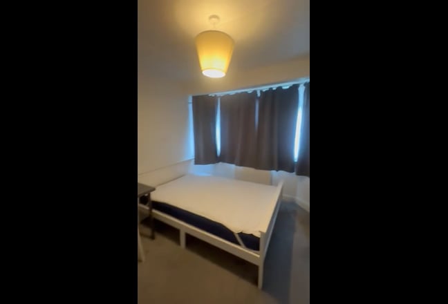 Room for rent in Hanger Lane Main Photo