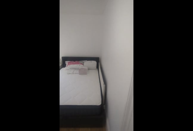 All bills included clean and spacious room Main Photo