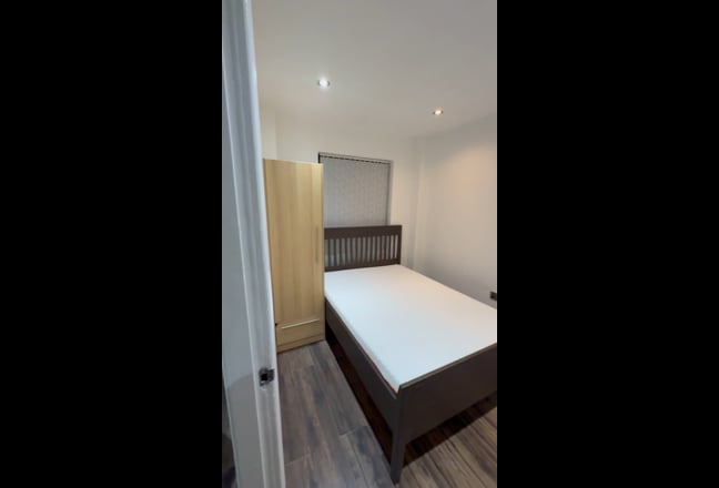  A double bed available in City centre   Main Photo