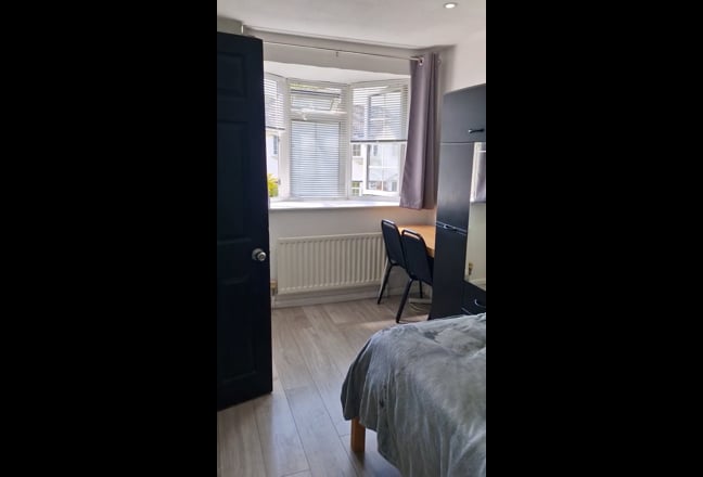 Large Studio Room, Professional House, Bills Incl Main Photo