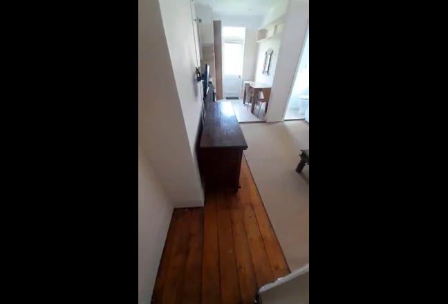 Lovely studio at Earlsfield  w garden. Bills inc Main Photo