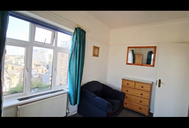 Large 1 Bed Property to Let  Main Photo