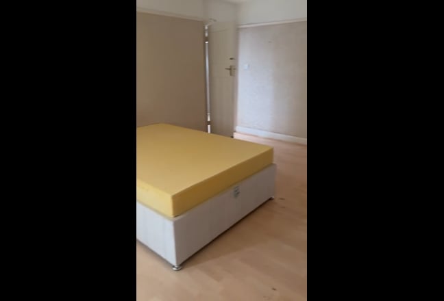 Four-Bedroom House to Rent Exeter Road, Catford Main Photo