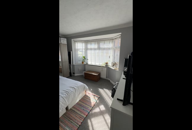 Large Room available - Postgrad House – Ashurst Ro Main Photo