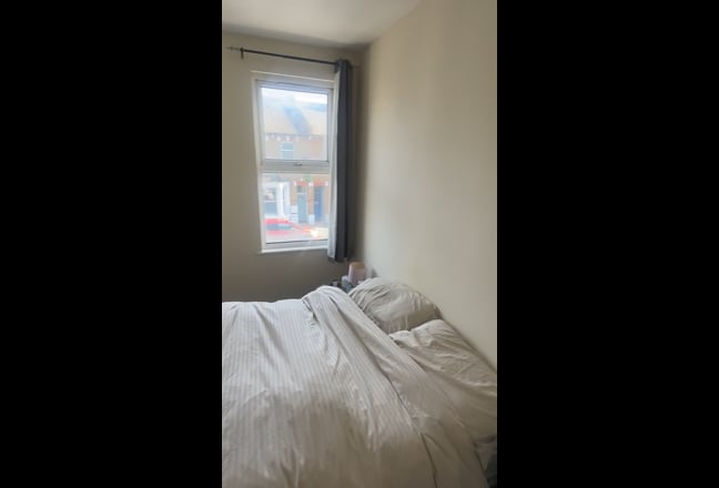 Large furnished room available in Colliers Wood Main Photo