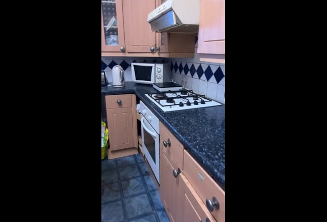 Double room in houseshare - Ashton-u-Lyne Main Photo