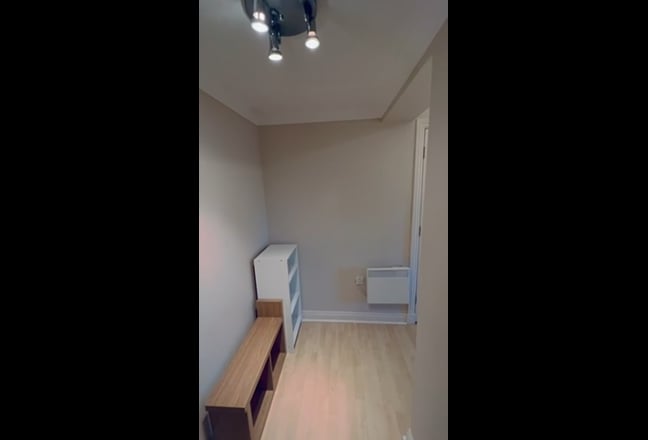 Double bed with own bath in 2bed flat Main Photo