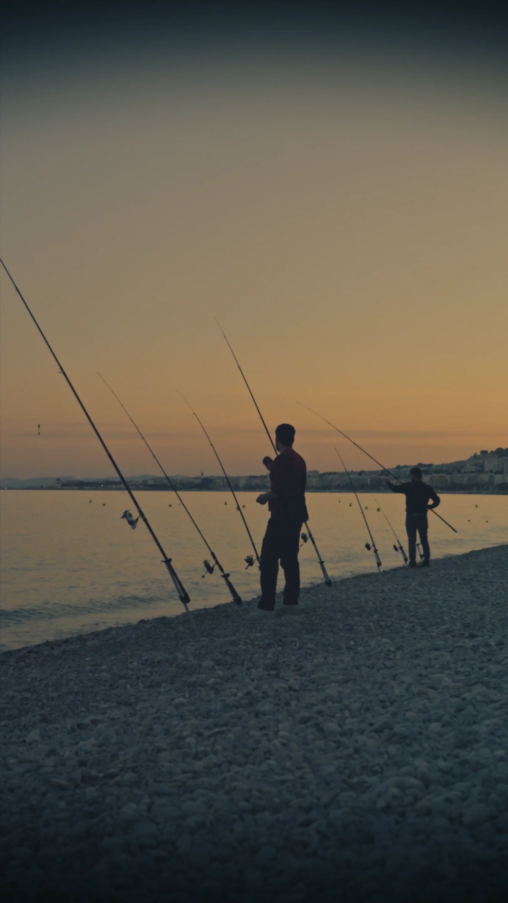 Fishermen at dusk on the Nice seafront — Le temps d’un été film