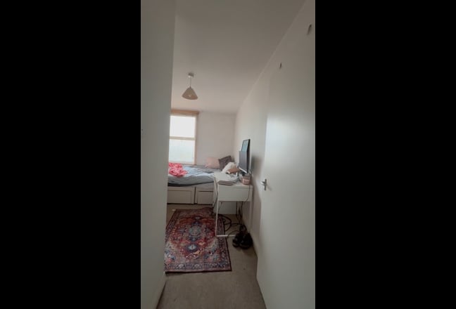 Furnished en-suite double bedroom Main Photo