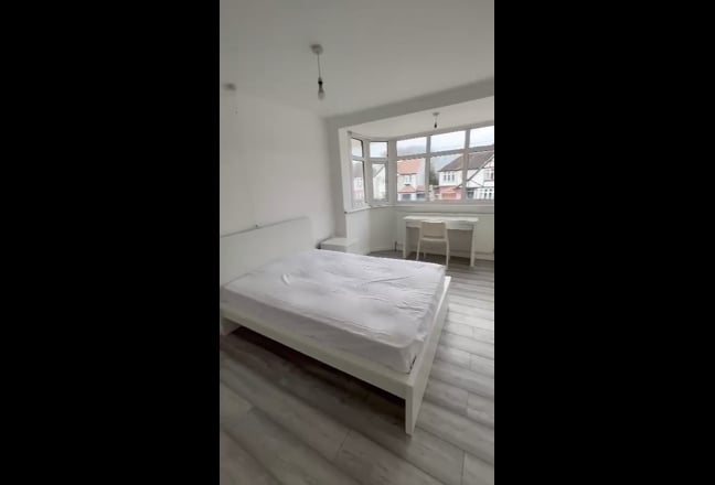 Room Available Now in New Malden  Main Photo