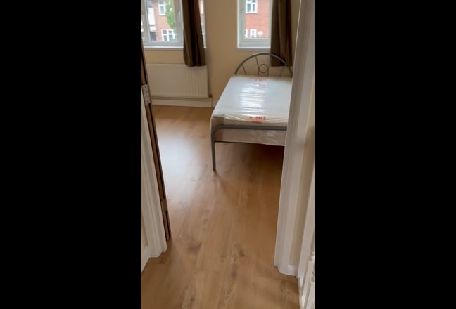 Double room available in Uxbrigde (UB8 3QE) &pound;450 Main Photo