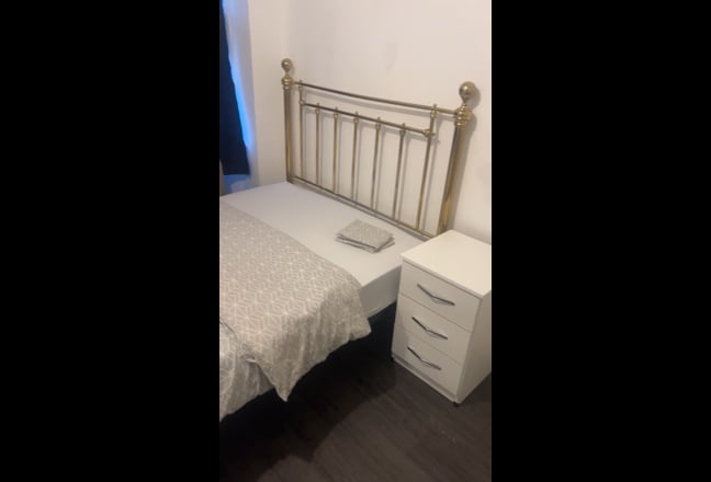 Looking for a flatmate  Main Photo