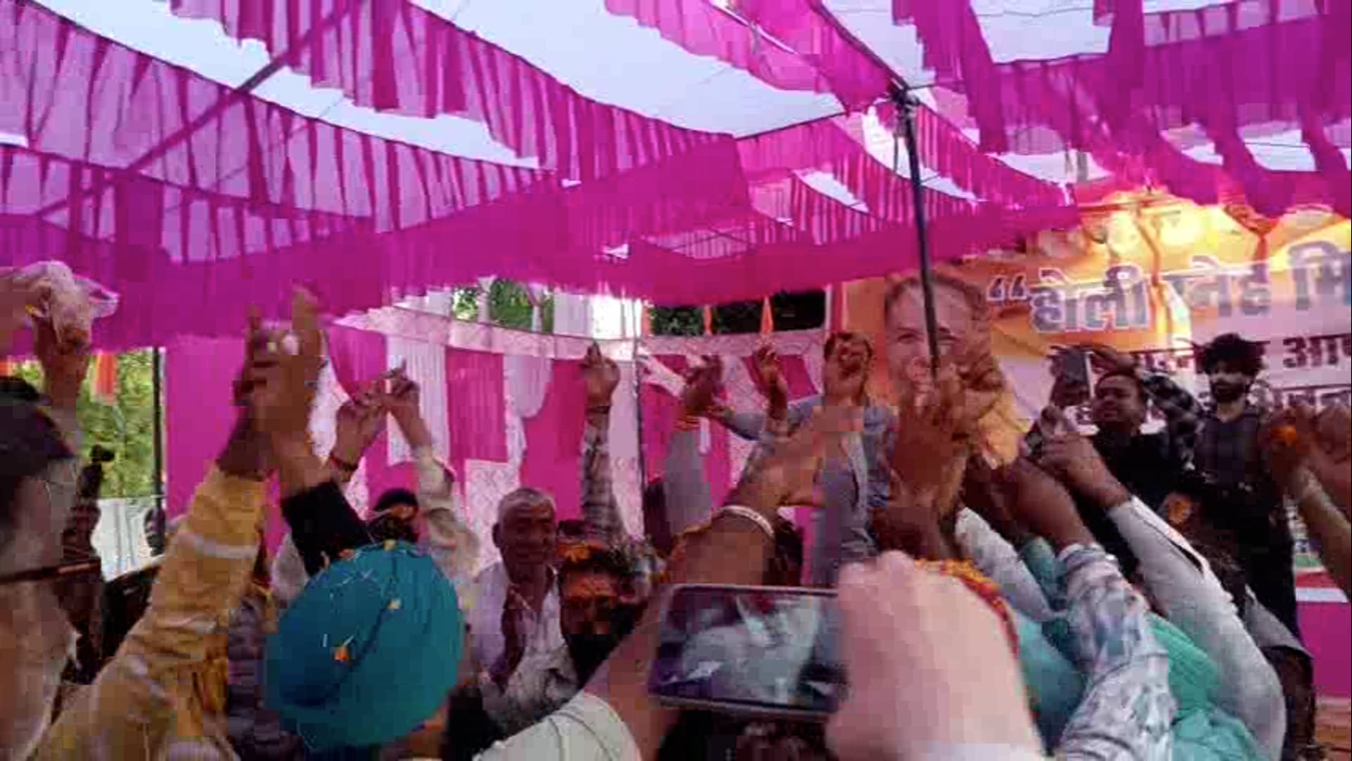 हददीपुर! विधायक जी ने सभी क्षेत्रवासियों को दी होली और रमजान की शुभकामनाएं! उमड़ा जन सैलाब!