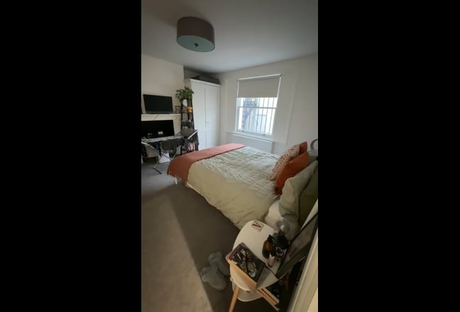 Angel - Modern double bedroom with garden  Main Photo