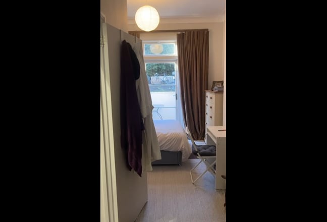 A Newly Refurbished Luxury House Main Photo