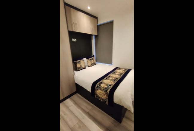 Recently refurbished ensuite room close to station Main Photo