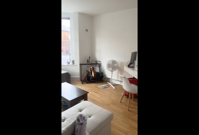Newly Refurbished 1 Bed in town centre Main Photo