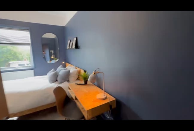 Large En-Suite Room | Kitchenette | Professionals Main Photo