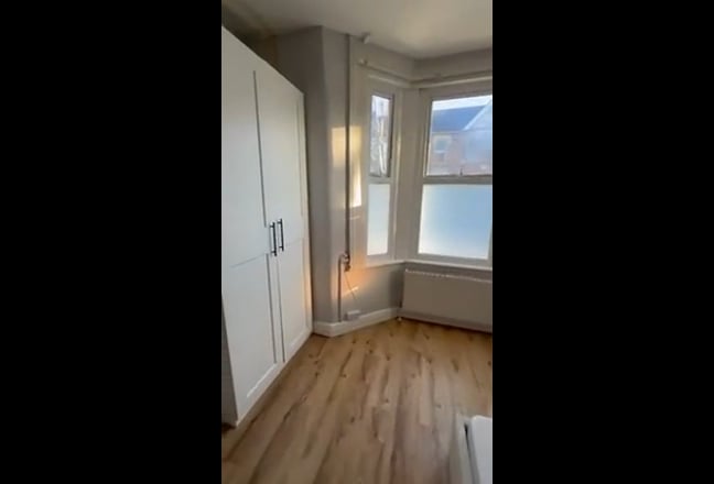 Newly painted double room! Clean and tidy  Main Photo