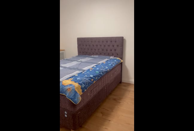 Large Double Room & Private Bathroom  Main Photo