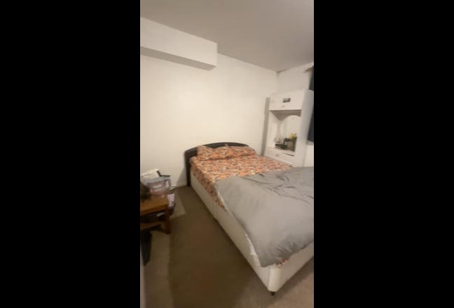 Double room available for rent to single or couple Main Photo
