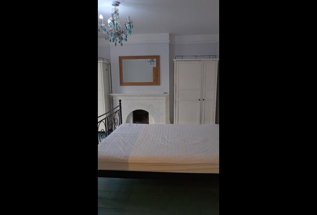 Spacious large triple room in vintage townhouse  Main Photo