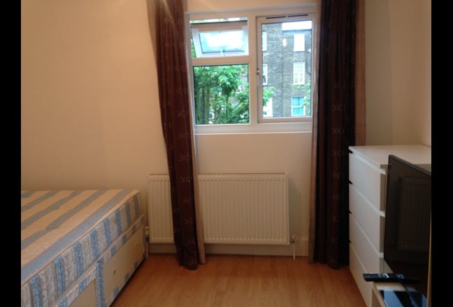 063T-West Kensington- Huge Studio Flat, Furnished Main Photo