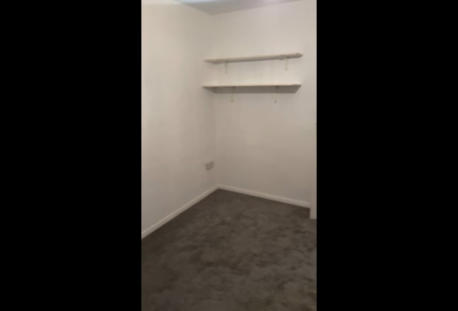 1 Spacious Double Bedroom  Main Photo