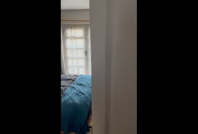 Bright Double Bedroom, 5 mins walk from the tube Main Photo