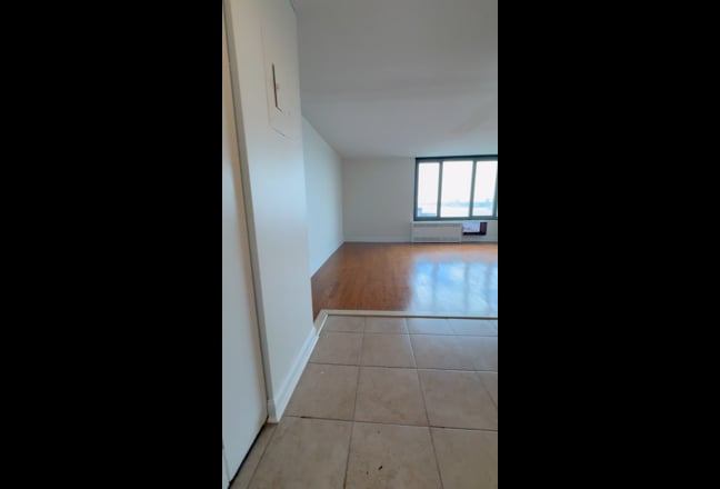 ⭐Renovated, spacious room above UWS in high-rise⭐ Main Photo