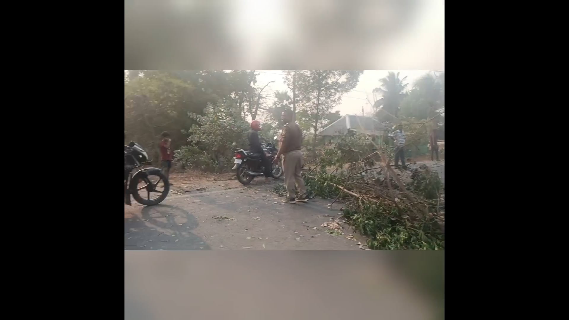 ଛାତ୍ରୀଙ୍କୁ ଅସଦାଚରଣ ପାଇଁ ଶିକ୍ଷକ ବିରୁଦ୍ଧ ରେ ଦୃଢ଼ କାର୍ଯ୍ୟାନୁଷ୍ଠାନ ଦାବି ରେ ଧାମରା ରାସ୍ତା ଜାମ।